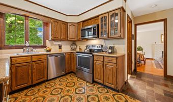 620 Riverside Dr, Cheshire, CT 06410