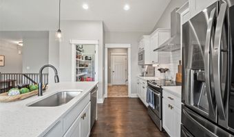 302 33rd St SE, Altoona, IA 50009