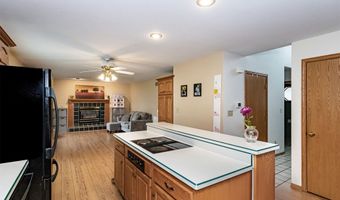 806 Vermont Cir, Ames, IA 50014