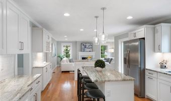42 E Lantern Rd, Lincoln, RI 02865