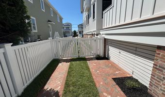 281 7TH St, Avalon, NJ 08202