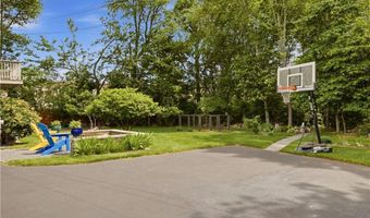 11 Carol Ave, Bristol, RI 02809