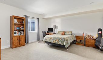 144 COWBIRD St, Lake Frederick, VA 22630