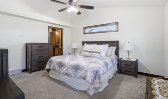 2660 W FALLEN OAK Dr, Appleton, WI 54913