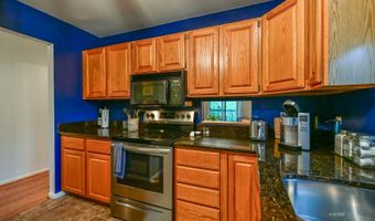 7673 Woodmere Dr 27, Athens, OH 45701
