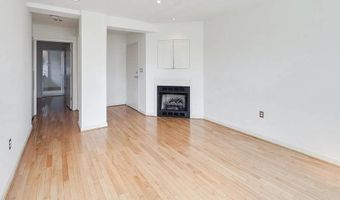 815 KING St 5B, Alexandria, VA 22314