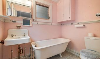 9 Willow St, Auburn, ME 04210