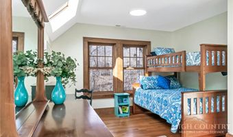 140 Library Ln, Banner Elk, NC 28604