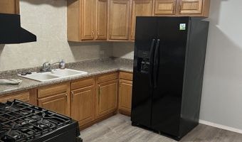 215 S Hale St 8A, Addison, IL 60101