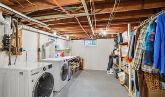 24 Wildflower Rd, Barrington, RI 02806