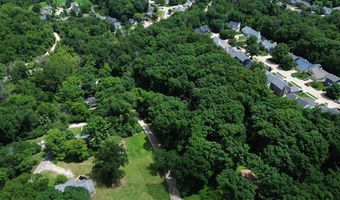 44 Mombert Dr, Ballwin, MO 63021
