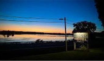 240 N State Road 35, Alma, WI 54610
