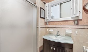 18 Gaylore Dr W, Amityville, NY 11701