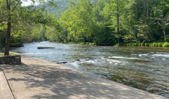 235 Rios Rd, Bryson City, NC 28713