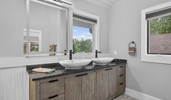 175 NE Stonewall Hts, Abingdon, VA 24210