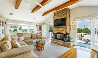 33 Withington Rd, Narragansett, RI 02882