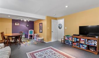 1708 Stoney Terrace Dr, Ballwin, MO 63021