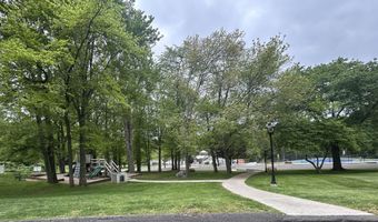 614 Longfellow Dr 614, Branford, CT 06405