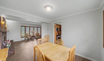 302 Village Cir, Altoona, IA 50009