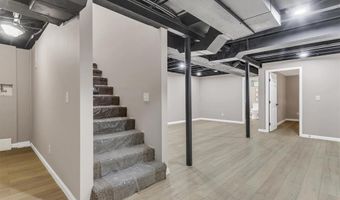 216 Hillsdale Dr, Ballwin, MO 63011