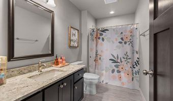 5702 N YOSEMITE Ln, Appleton, WI 54913