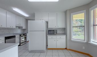 112 River Oaks Dr, Bainbridge, GA 39819