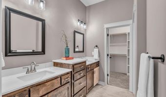 1006 Bluestem Cir, Baldwin City, KS 66006
