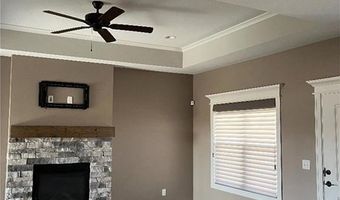 15653 Lakeside Dr, Basehor, KS 66007