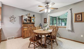 2151 332nd Ave, Dyersville, IA 52040