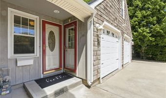 6 Lakewood Dr, Narragansett, RI 02882