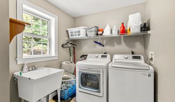60 Camelot Dr, Bedford, NH 03110