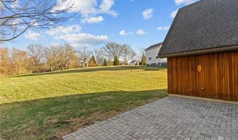 8 J H Dwyer Dr, Middletown, RI 02842