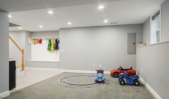 9 Woodlawn Ave, Billerica, MA 01821