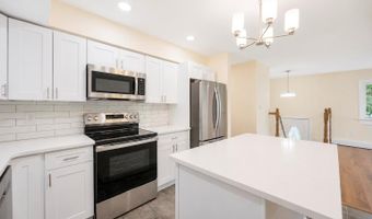 41 Madison Ave, Amityville, NY 11701