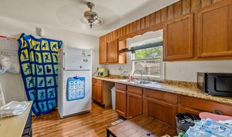 301 W Pleasant St, Aurora, MO 65605