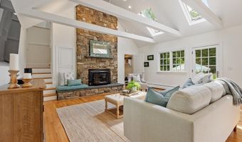 158 Kettle Hole Rd, Bolton, MA 01740