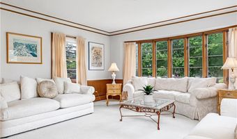 133 Tupelo Hill Dr, Cranston, RI 02920