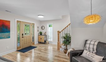 820 Barton Dr, Ann Arbor, MI 48105