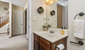 3 Woodside Dr, Albany, NY 12208