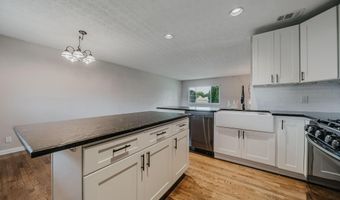 5135 Fairlane Rd, Columbus, OH 43207