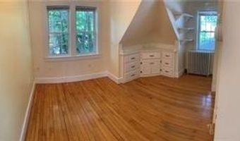 11 Admiral Kalbfus Rd, Newport, RI 02840