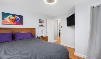 22 Franconia Dr, Cranston, RI 02920
