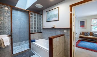 22 Young St, Newport, RI 02840