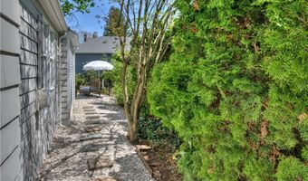220 Narragansett Ave, Barrington, RI 02806