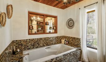 35 Arroyo Vis, Arroyo Hondo, NM 87571