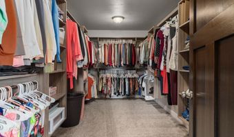 5702 N YOSEMITE Ln, Appleton, WI 54913