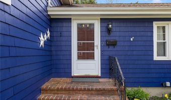 9 Valley Dr, Bristol, RI 02809