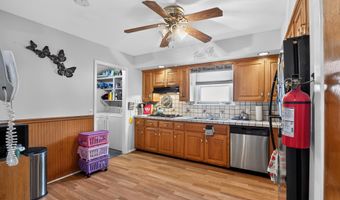 28 CEDAR St, Bayville, NJ 08721