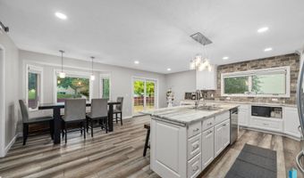 316 S Country Club Ave, Brandon, SD 57005