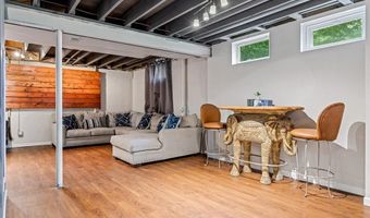 404 Arbor Spring Dr, Ballwin, MO 63021
